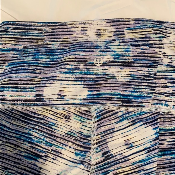 Lululemon wunder under high rise crop size 6 - Picture 2 of 3